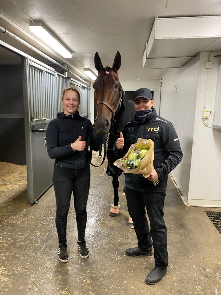 V86 seger med hem från Bergsåker
